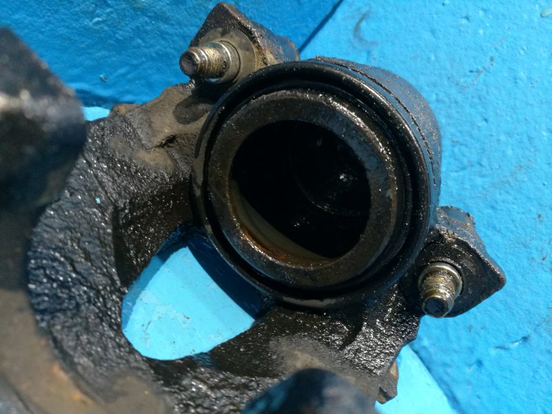 Суппорт передний левый Fabia Суппорт передний левый Fabia