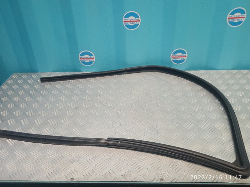 Уплотнитель стекла двери передний левый Renault Logan 1 803315826 контрактная
