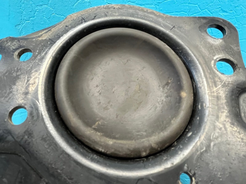 Опора двигателя передняя правая Polo 1.6 CFN Опора двигателя передняя правая Polo 1.6 CFN