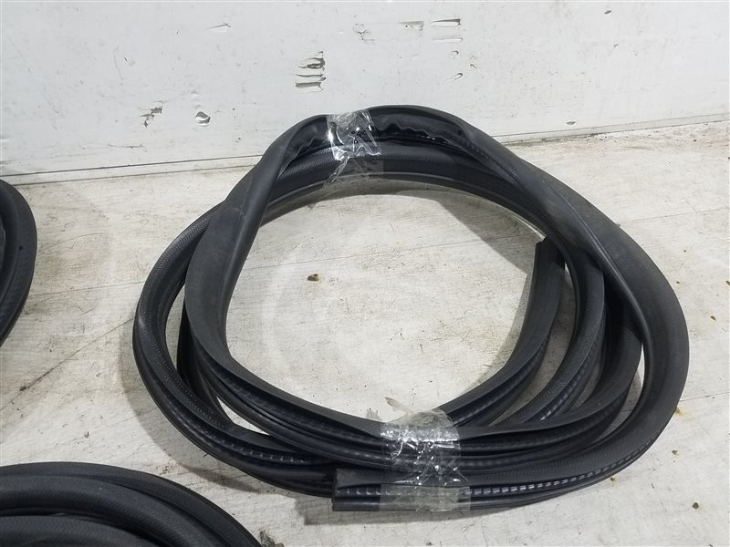 Уплотнитель проема двери S-MAX (06-15) 2011 SAV 2.0L Duratec Flexifuel/TBWB
