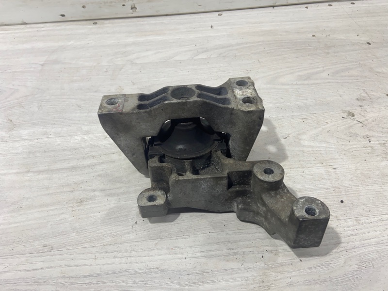 Опора двигателя правая Nissan Juke (F15) 2011> 1