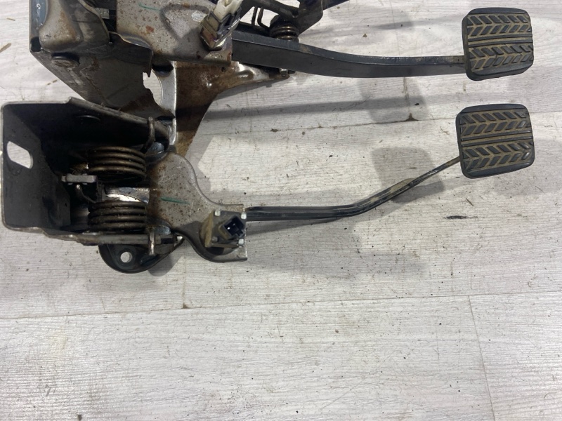 Педаль сцепления Ford Ranger (06-11) 2007 Пикап. 4 двери 2.5L 16V DOHC HPCR DI TC Diesel 1454560 контрактная