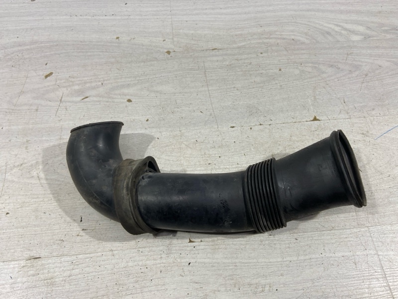Патрубок воздушного фильтра Volkswagen Touareg 2002-2010 2008 SUV 2.5 ВАС 7L6129609A контрактная
