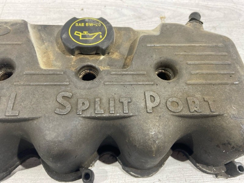 Клапанная крышка FOCUS 1 USA (98-05) 2002 УНИВЕРСАЛ 2.0L (SOHC) SPLIT PORT