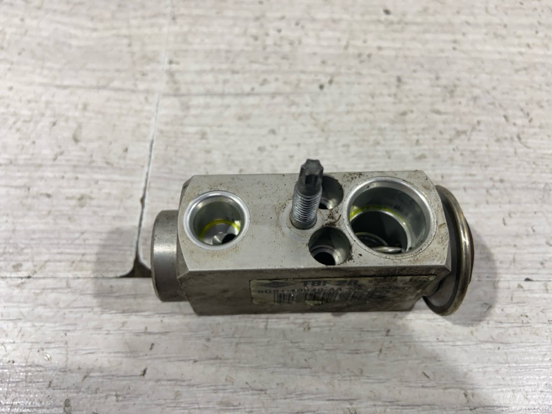 Клапан кондиционера S-MAX (06-15) 2011 SAV 2.0L Duratorq DOHC(150/163PS)-DW10C Клапан кондиционера S-MAX (06-15) 2011 SAV 2.0L Duratorq DOHC(150/163PS)-DW10C