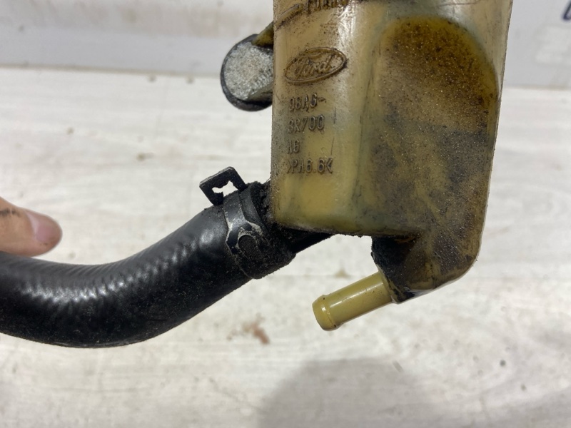 Бачок гидроусилителя Focus 1 (98-05) 2003 УНИВЕРСАЛ 2.0L ZETEC EFI