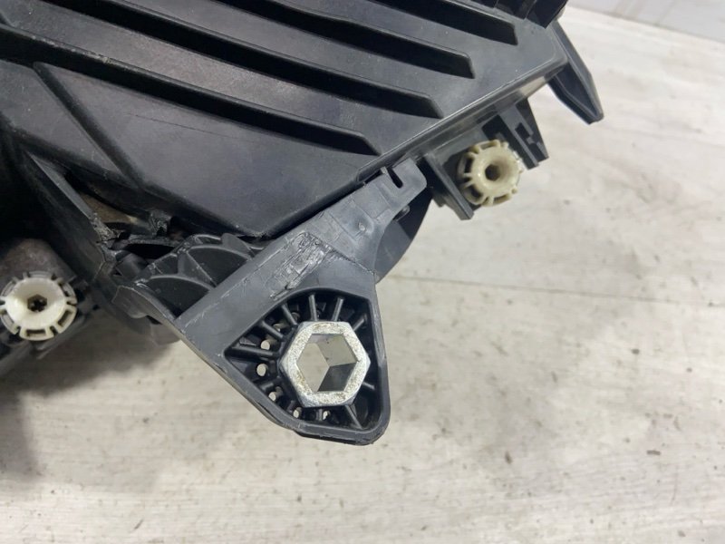 Фара правая GLC (2016—2019) 2018 SUV Фара правая GLC (2016—2019) 2018 SUV