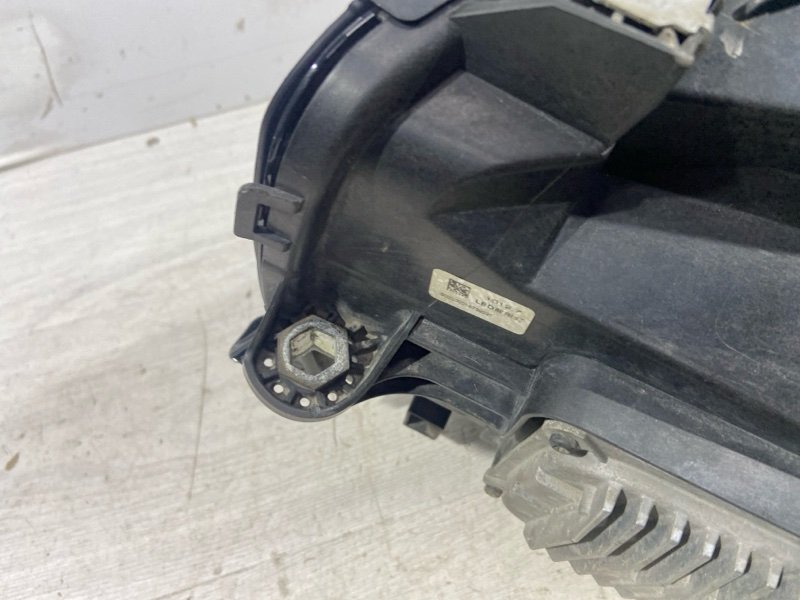 Фара правая GLC (2016—2019) 2018 SUV Фара правая GLC (2016—2019) 2018 SUV