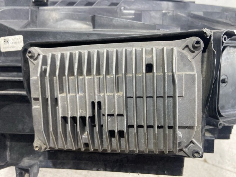 Фара правая GLC (2016—2019) 2018 SUV Фара правая GLC (2016—2019) 2018 SUV