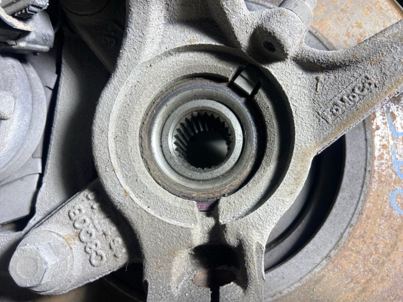 Кулак поворотный передний правый Ford Fiesta (08-12) Хэтчбек 5 дв. 1.4L Zetec-S PFI Bi-Fuel 96PS Sigma