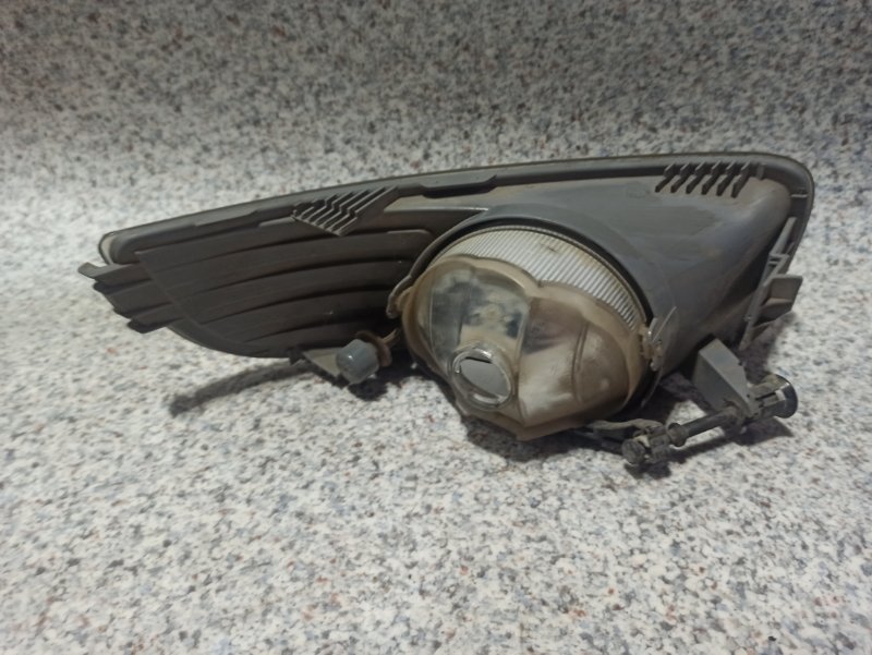 Фара противотуманная левая