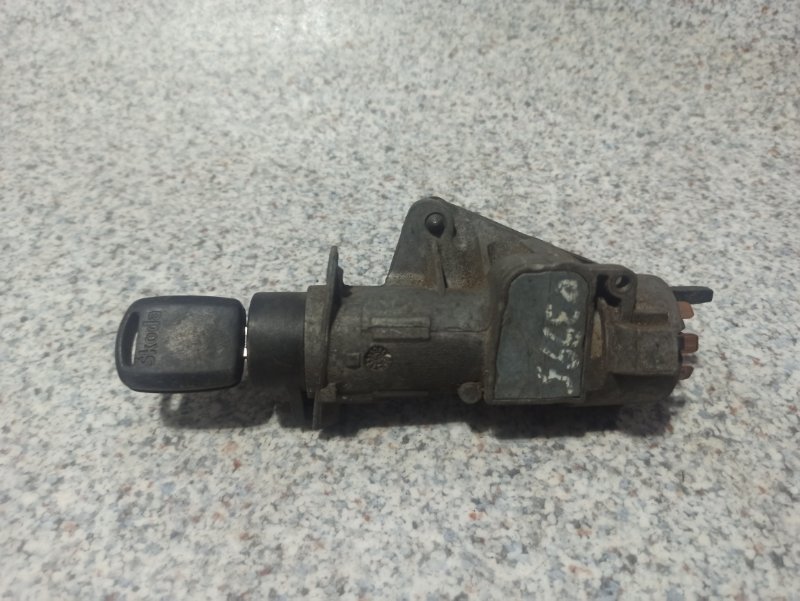 Замок зажигания FABIA 2008 2 Замок зажигания FABIA 2008 2