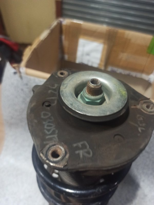 Амортизатор передний левый Golf 6 Амортизатор передний левый Golf 6