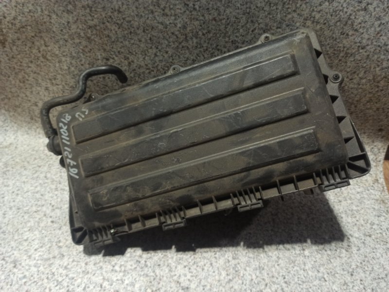 Запчасть корпус воздушного фильтра SKODA Octavia A5 Б/У Корпус воздушного фильтра SKODA Octavia A5 Б/У