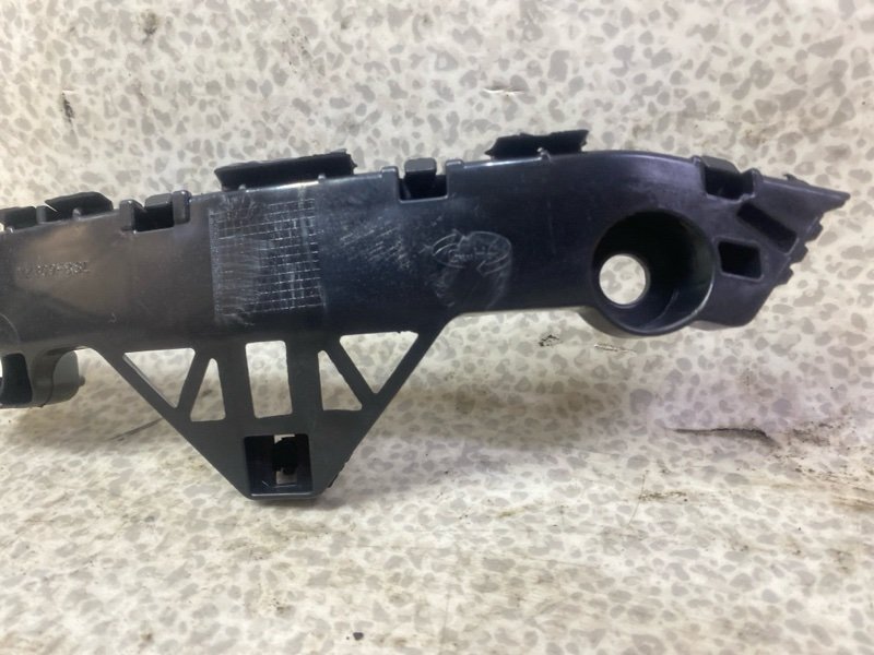 Кронштейн бампера передний левый Mazda 3 BL