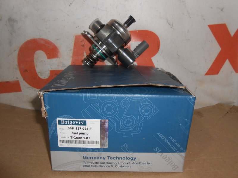 Насос топливный Audi A5 8F7 CAWB 06H127025E новая