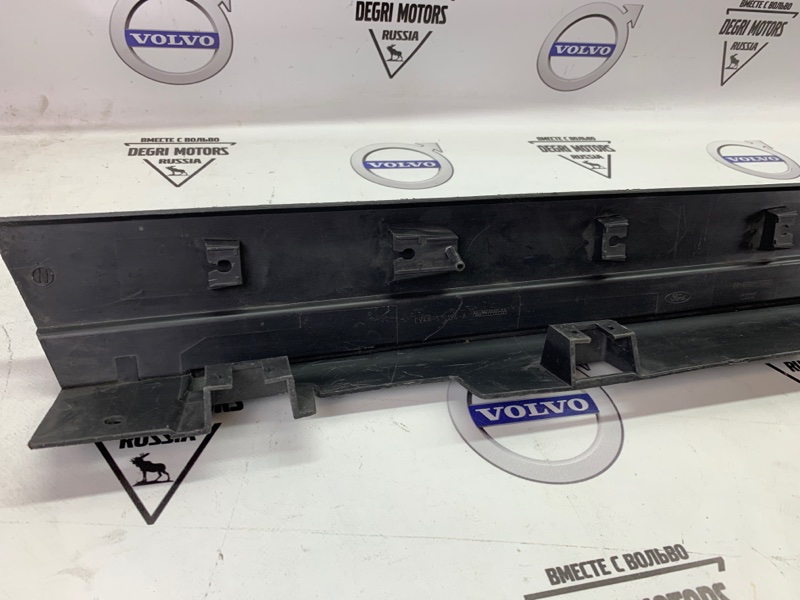 Накладка порога правая Kuga