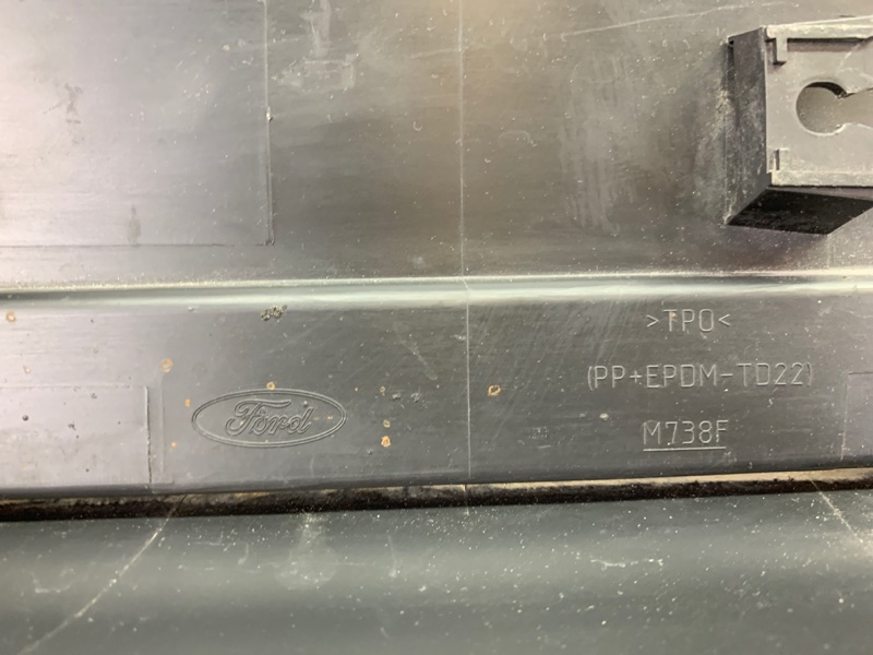 Накладка порога правая Kuga Накладка порога правая Kuga