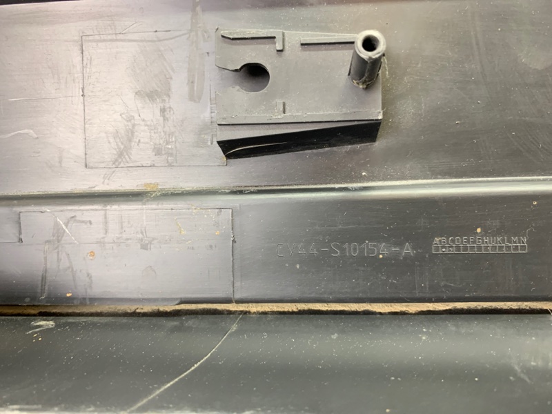 Накладка порога правая Kuga Накладка порога правая Kuga