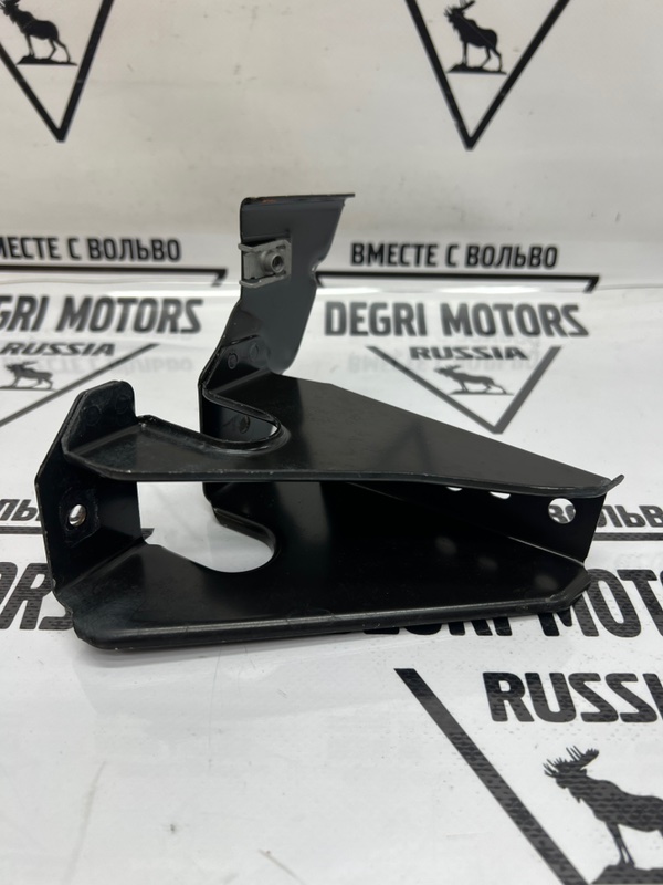 Кронштейн передний левый BMW 320i 2007 E91 N46B20B 51647116705 контрактная