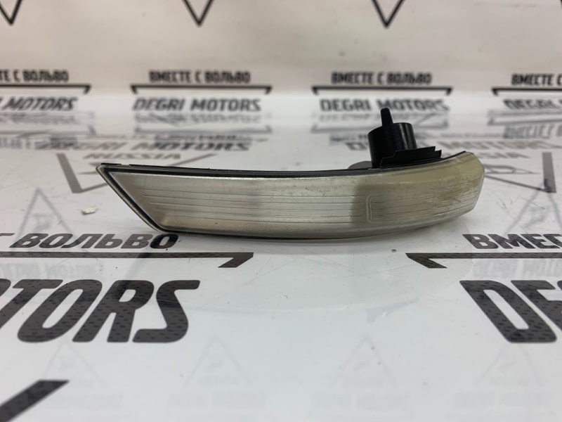 Поворотник в зеркале левый Ford Focus 2009 1538488 контрактная