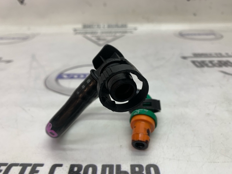 Вакуумная трубка Ford Explorer 2.0L EcoBoost (240PS) Вакуумная трубка Ford Explorer 2.0L EcoBoost (240PS)