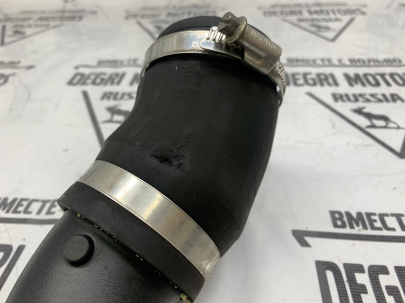 Патрубок воздушный Ford Explorer 2.0L EcoBoost (240PS) Патрубок воздушный Ford Explorer 2.0L EcoBoost (240PS)