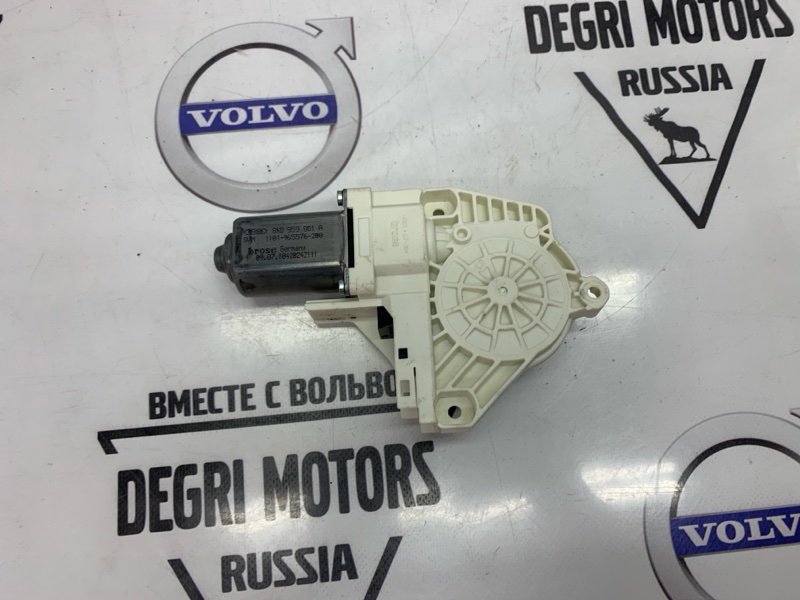 Мотор стеклоподъемника передний левый Audi A4 2010 8K CDNC 8K0959801A контрактная