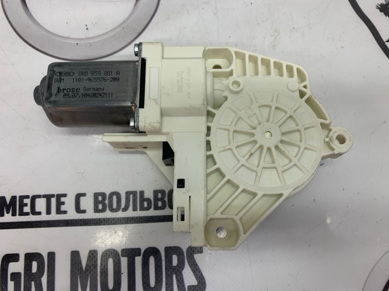 Мотор стеклоподъемника передний левый A4 2010 8K CDNC