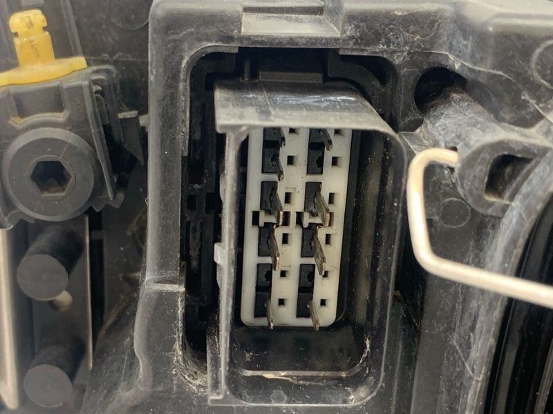 Фара ксеноновая передняя правая V50 2010 B4204S3