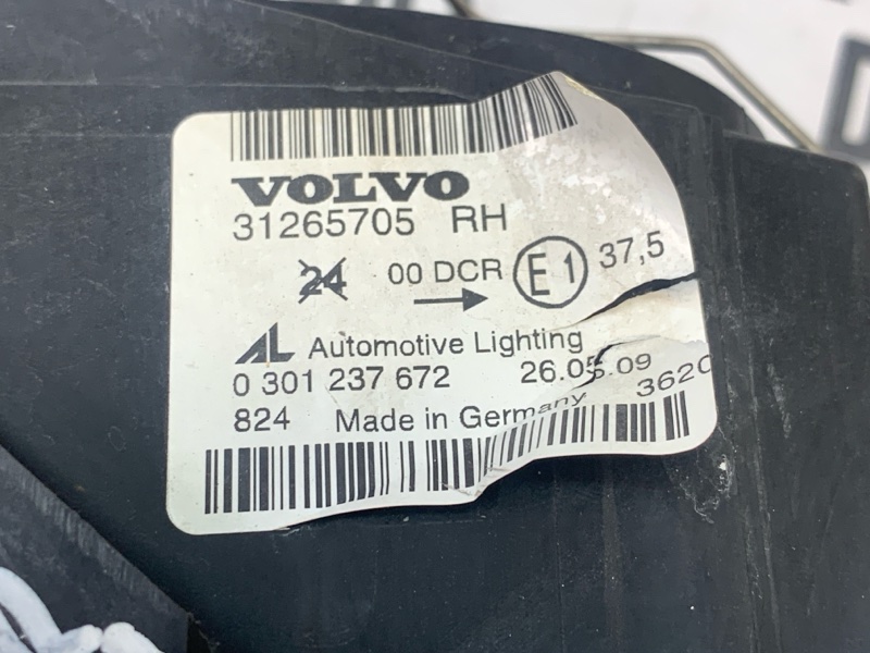 Фара ксеноновая передняя правая V50 2010 B4204S3