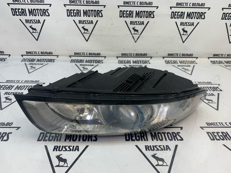 Фара ксеноновая передняя правая V50 2010 B4204S3
