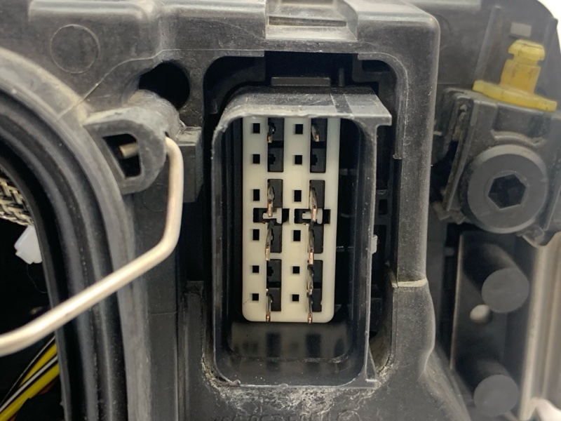 Фара ксеноновая передняя левая V50 2010 B4204S3