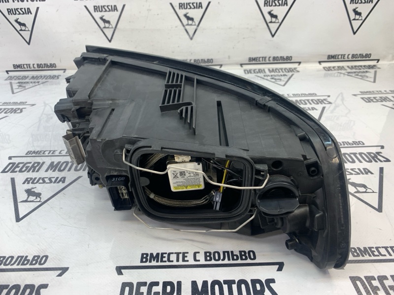 Фара ксеноновая передняя левая V50 2010 B4204S3