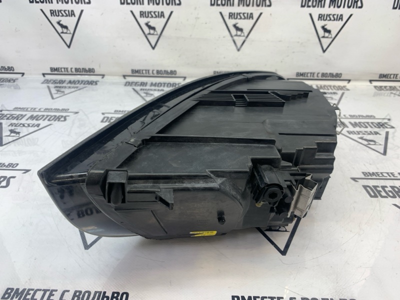 Фара ксеноновая передняя левая V50 2010 B4204S3