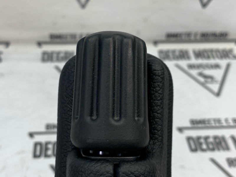 Подлокотник передний левый Range Rover 2005 L322 M62 B44 4.4 V8