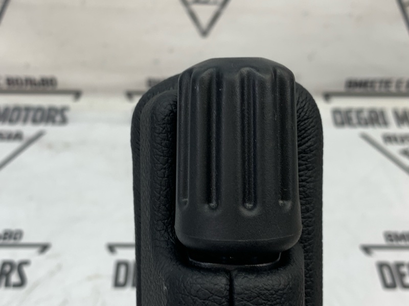 Подлокотник передний правый Range Rover 2005 L322 M62 B44 4.4 V8