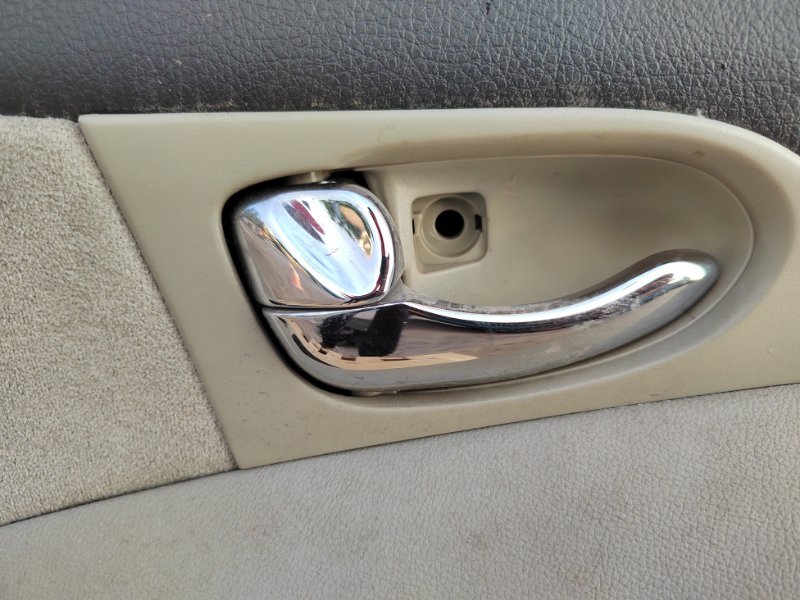 Обшивка двери передняя левая Nissan Primera WTP12