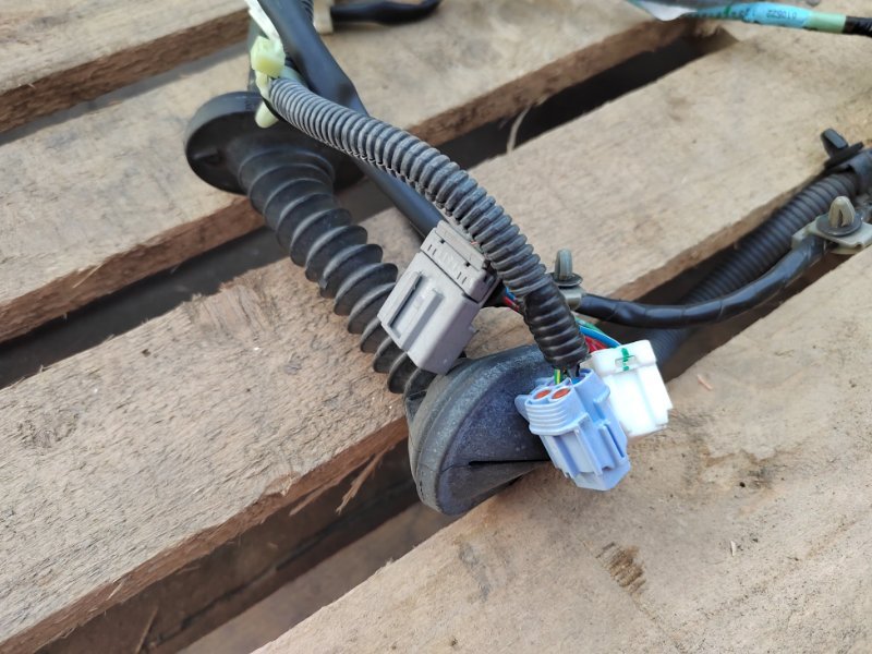 Проводка двери передняя левая Primera 2004 WTP12