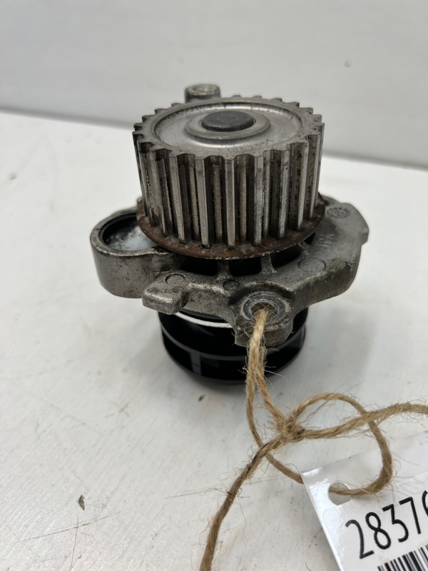 Помпа Volkswagen Bora 1J2 AZJ