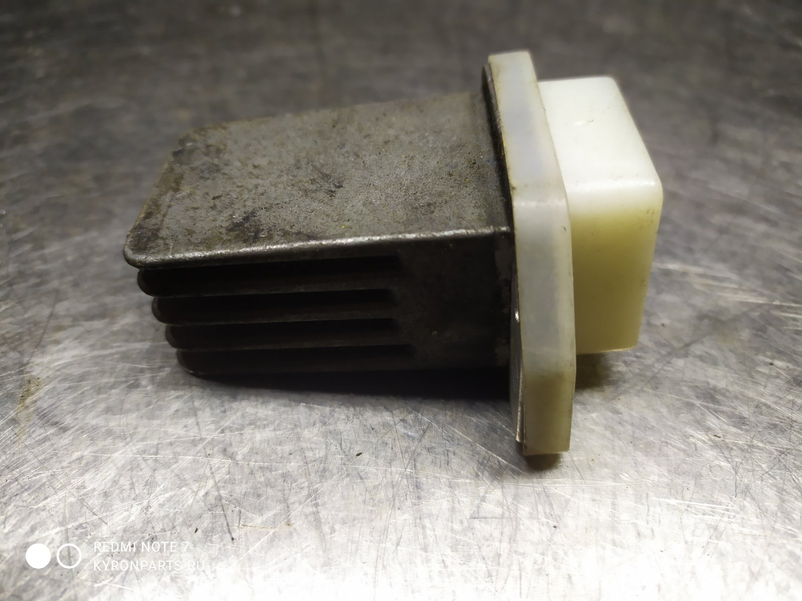 Резистор отопителя Ssangyong Kyron 6811109170 Б/У