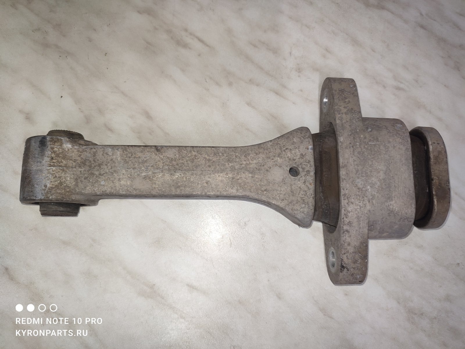 Подушка (опора) двигателя задняя Hyundai IX35 2010 LM D4HA 219502S000 Б/У