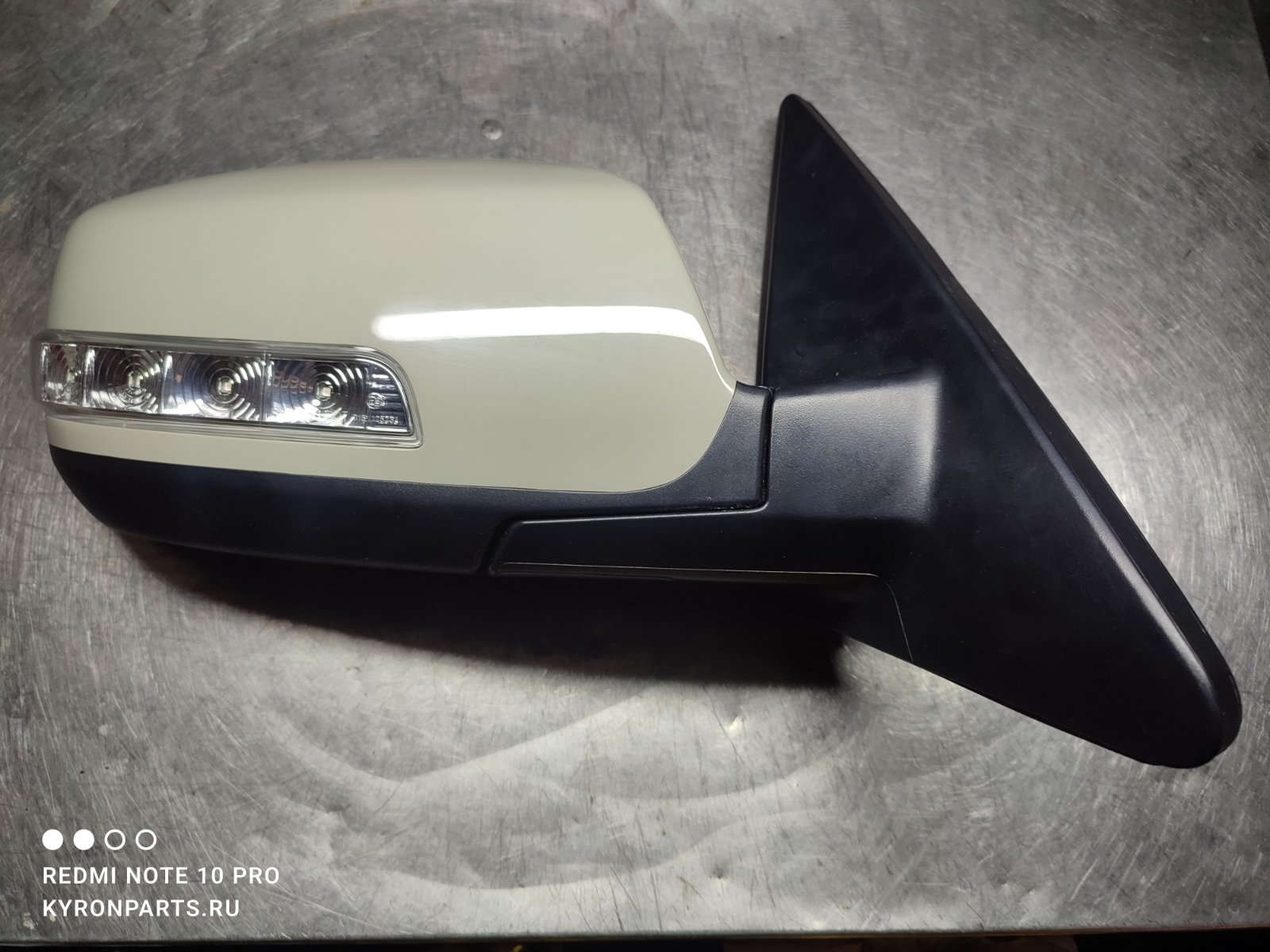 Зеркало правое KIA Sorento XM 876202P160 новая