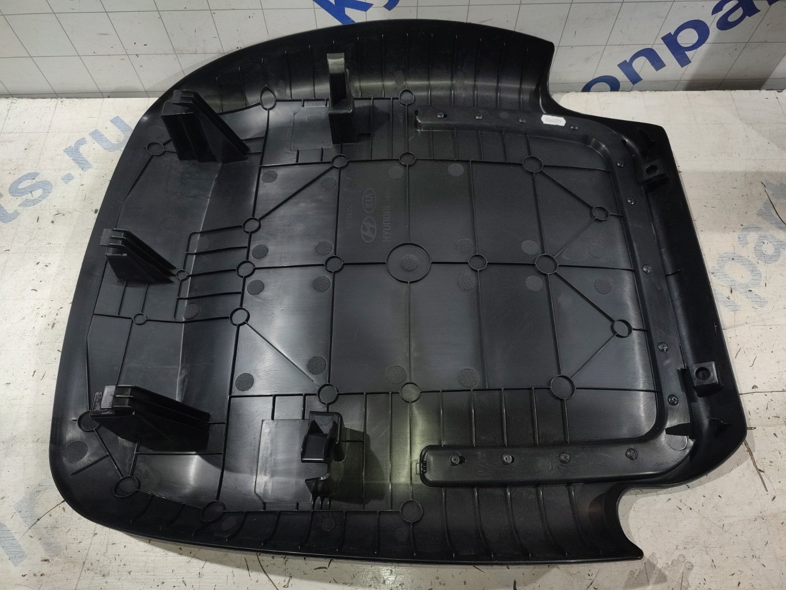 Крышка спинки сидения Sportage 2013 SL D4HA