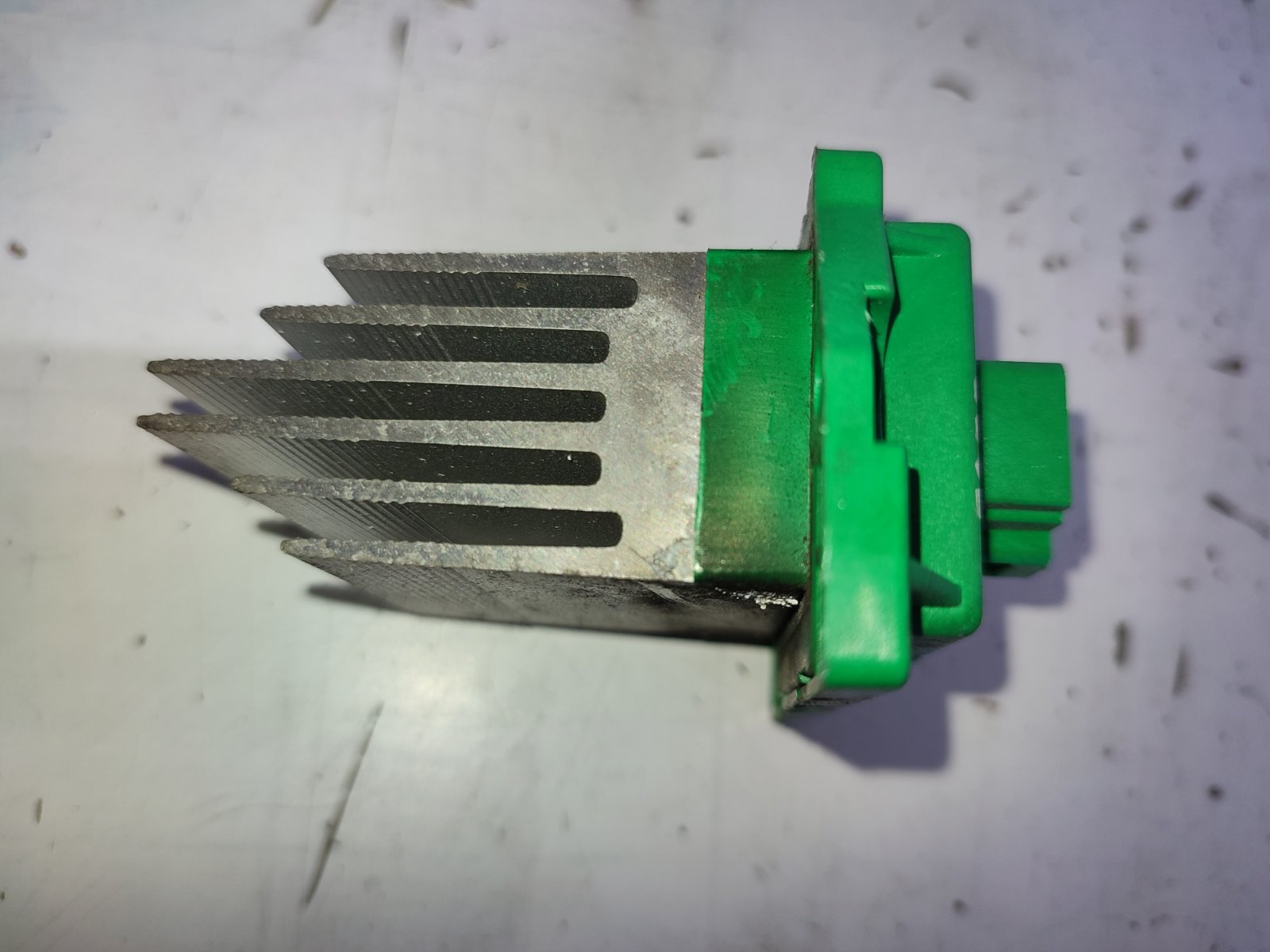 Резистор отопителя KIA Sportage 2013 SL D4HA 972353SAA0 Б/У