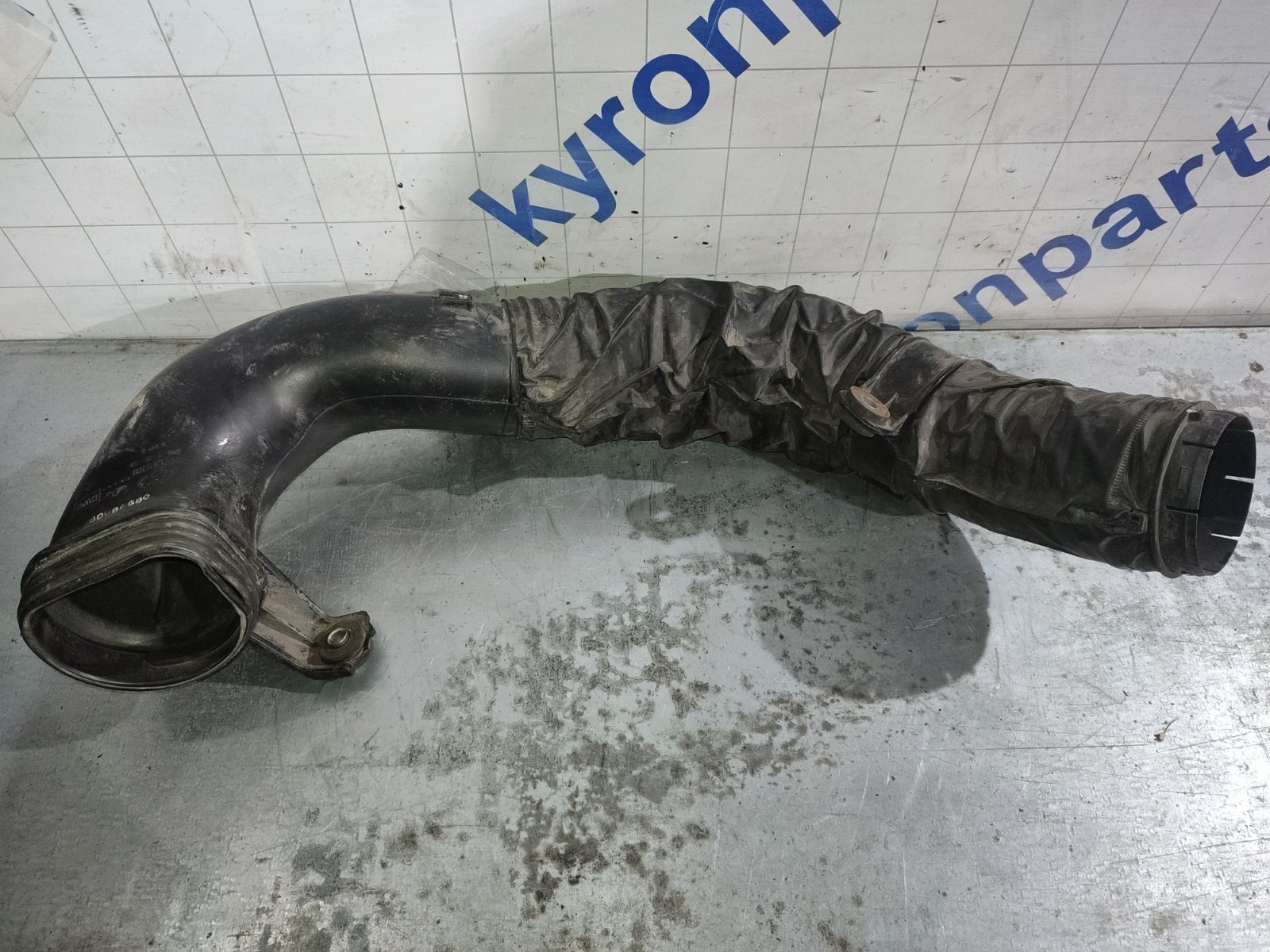 Патрубок воздушного фильтра Santa Fe 2009 CM D4EB
