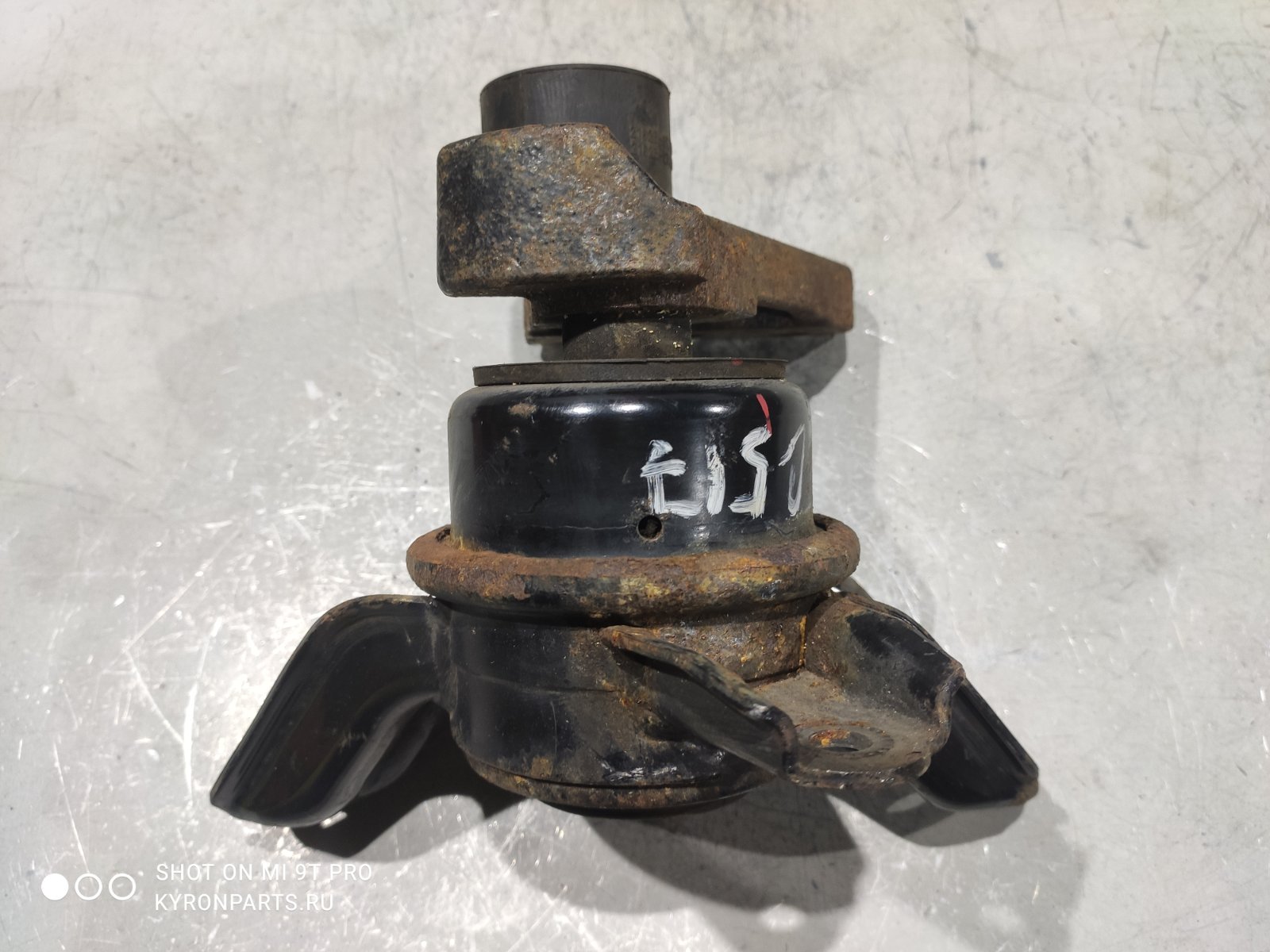 Подушка (опора) двигателя правая Hyundai IX35 2011 LM D4HA 218102S200 Б/У