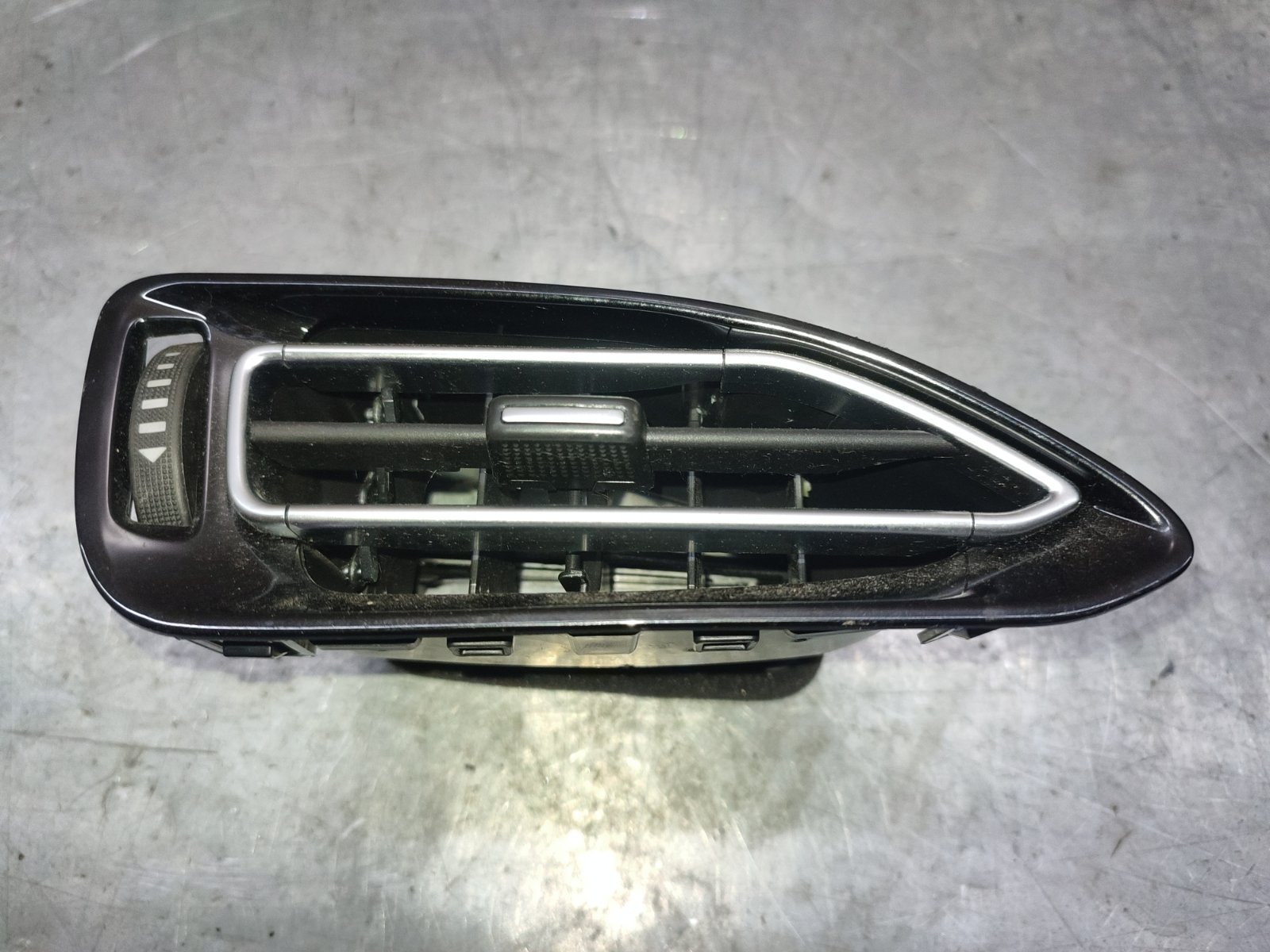 Дефлектор левый Chery Tiggo 7 2019 T15 SQRE4T15 T155306060 Б/У