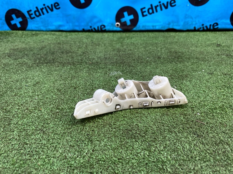 Крепление бампера переднее левое Fuga 2015 HY51 VQ25