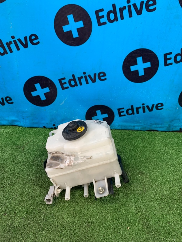 Бачок для тормозной жидкости Toyota Prius 2013 ZVW30 2ZR -FXE контрактная